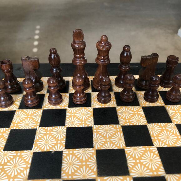 Scrapbook Chess Set - Vintage Yellow - Picture 12 of 13